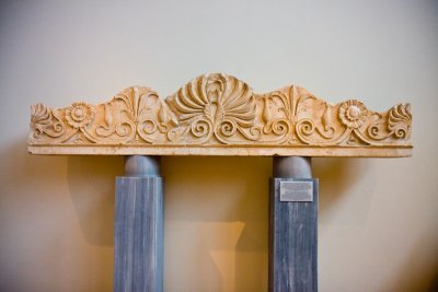 Crown of a public funerary monument