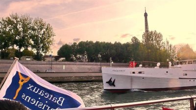 Boat ride on the Seine  P1040272.jpg