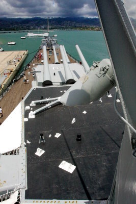 Bow guns guard USS Arizona IMG_9588.JPG