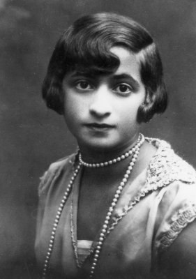 Portrait with pearls - Late 1920s
