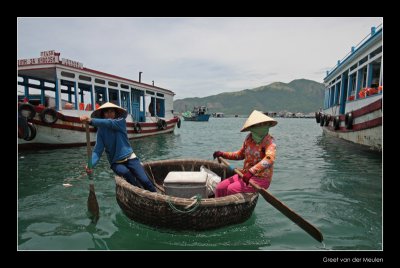 9688 Nha Trang, salesladies at sea