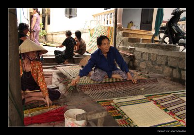 9556 NhaTrang, mat weaving lady