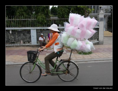 9586 Nha Trang, lady with candy flosses on bike