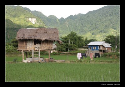 7945 Vietnam, Mai Chau, pile dwelling