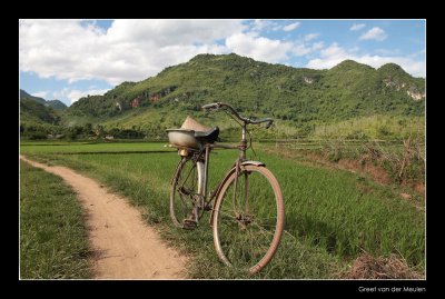 7877 Vietnam bike along the way
