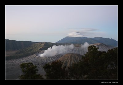 4099 Indonesia, Bromovulcano at sunrise