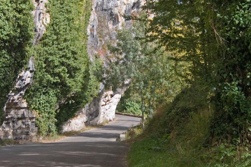 The road to Carennac hugs the cliffs