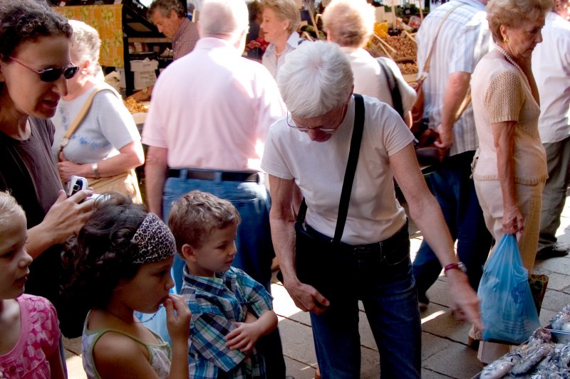 Rialto Market: Davi and Susan with Clara, Tali, and Julian