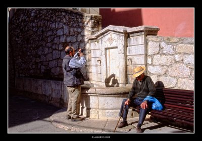 Manolo, fent unes fotos  any 2.000