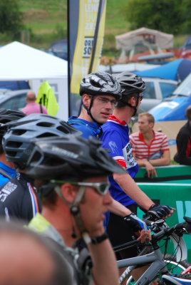 Having done the starting run, which is supposed to spread the riders out, Doug queues to get riding