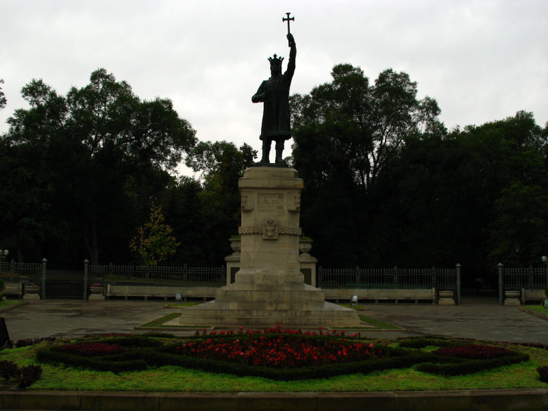 Statue of Ştefan cel Mare şi Sfnt