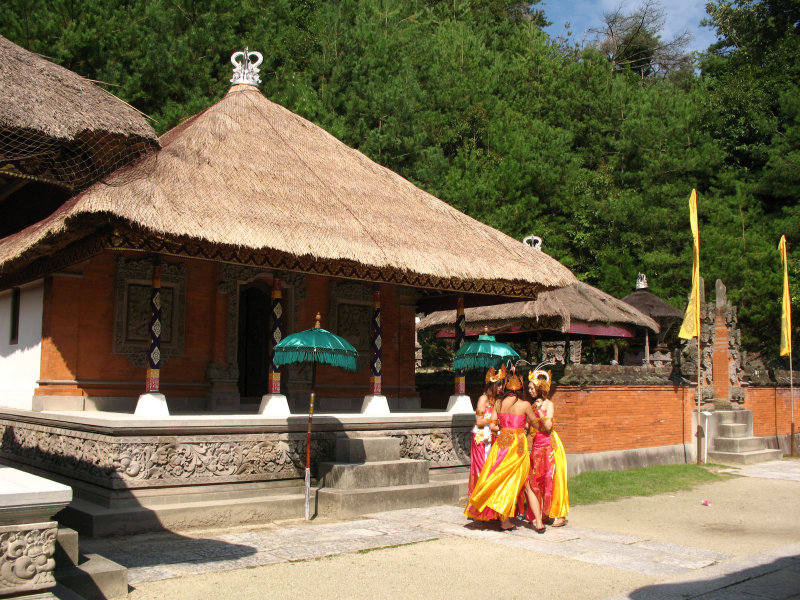 Dwelling in the grounds of the Balinese residence