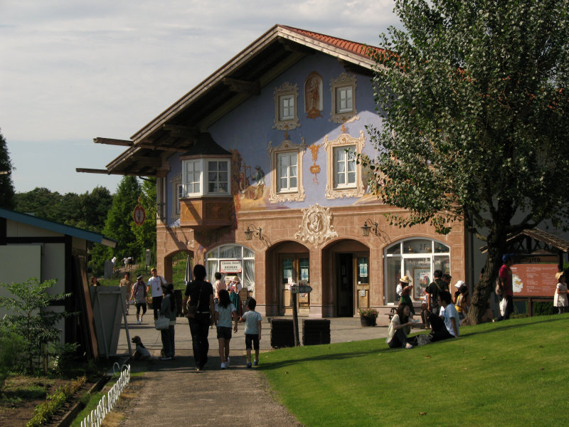 Pathway into the Bayern village