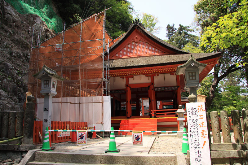 The small Oku-sha under restoration