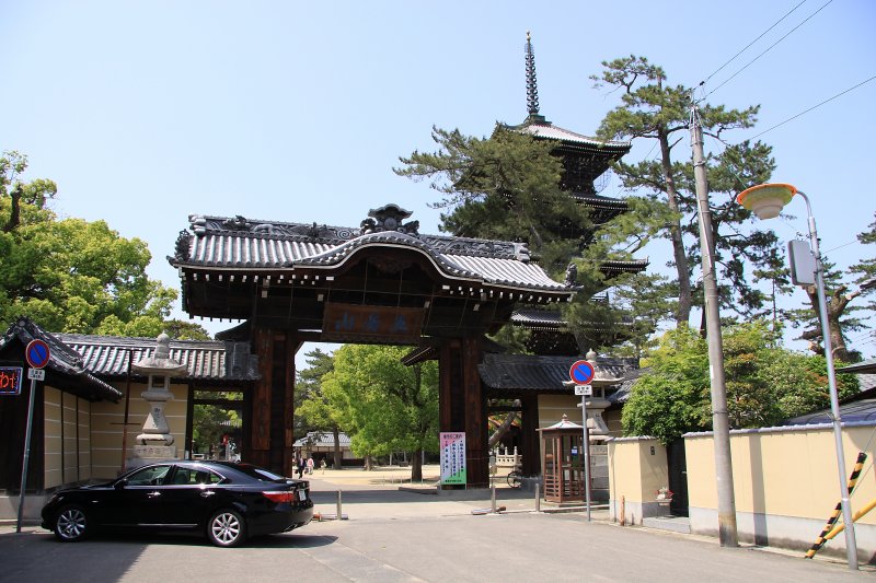 Entrance to Zentsū-ji