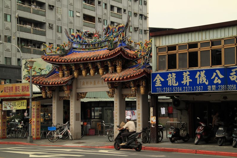 Outer gate of Qingshui Temple