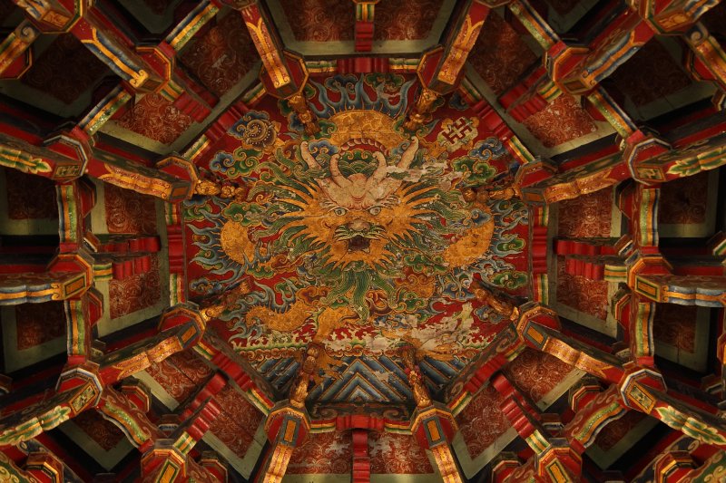 Ceiling in the main entrance hall, Longshan Temple