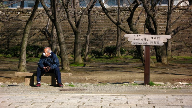 Waiting in Wakayama-kōen