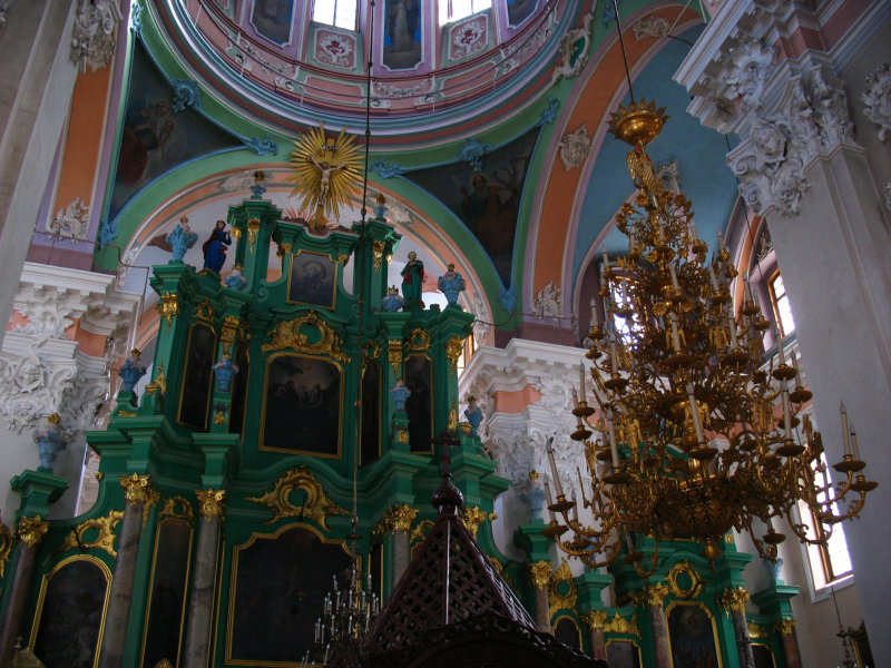 Altar and chandelier, Church of the Holy Spirit