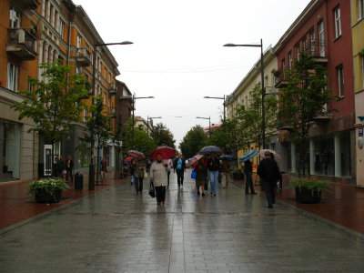 Umbrella-wielding locals on Vilniaus gatvė