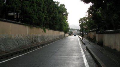 Earthen walls in Chōfu's samurai quarter
