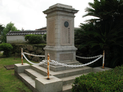 Monument of the former English Trading Post