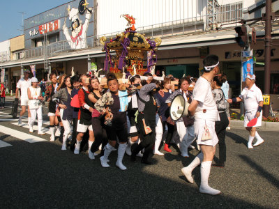 Carrying the palanquin forward