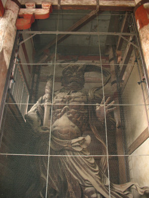 Niō guardian in the left flank of Nandai-mon