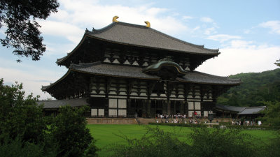 Tōdai-ji's immense Daibutsu-den