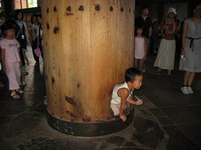 Crawling through the Hana-no-ana