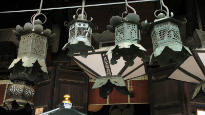 Assorted lanterns at Nigatsu-dō