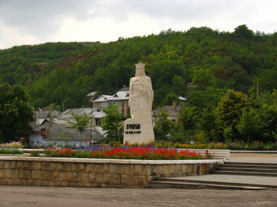 Ştefan cel Mare statue in the town center