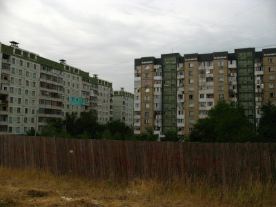 Stark apartment blocks in the Ciocana quarter