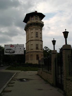 Chişinău City Museum and university gates