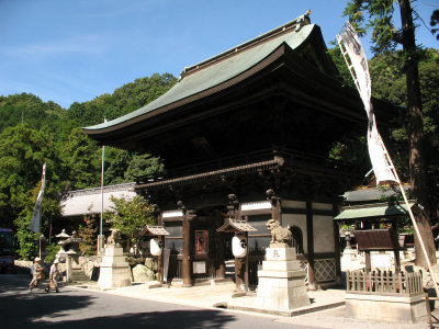 Main gate at Himure Hachiman-gū