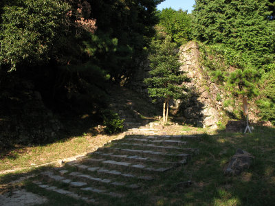 Steps up to the old Hon-maru