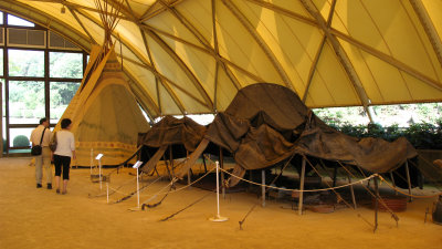 Moroccan Berber tent and Cheyenne tipi