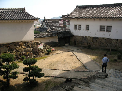 Lesser courtyard past the He-no-mon