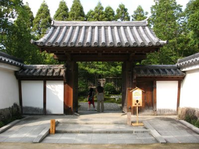 Gate within Kōko-en