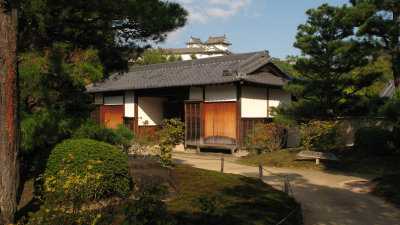 Nagaya-mon and Himeji-jō beyond