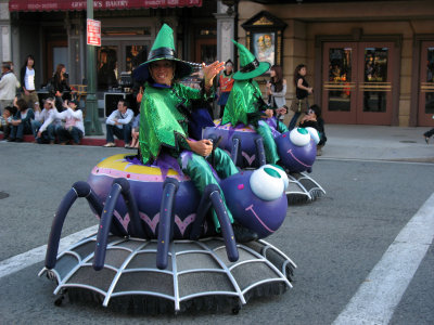 Bug-riding parade participants