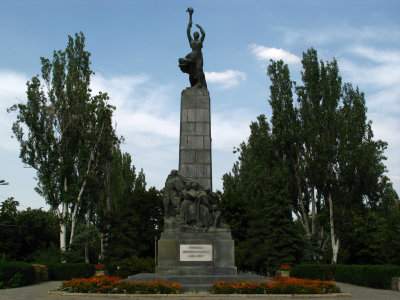 Soviet Heroes memorial on B-dul Renaşterii