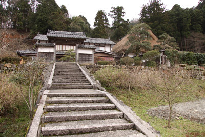 Steps leading to Mantoku-ji