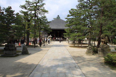 Path to the main hall, Chion-ji