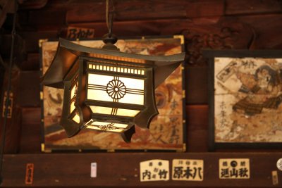 Interior lantern at Chion-ji