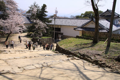 Slope leading to the Tenbin-yagura gate