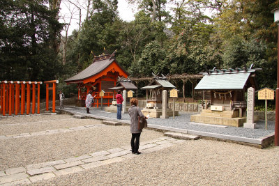 Praying at an auxiliary shrine, Kono-jinja