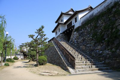 Steps up to the Yamazato-yagura and gate