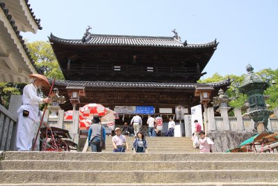 Ō-mon gate at the start of the ascent to Kompira-san