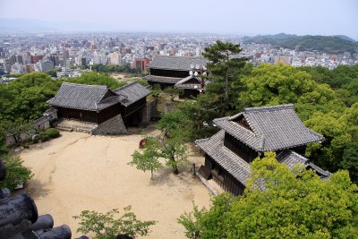 Inui-mon complex and Nohara-yagura